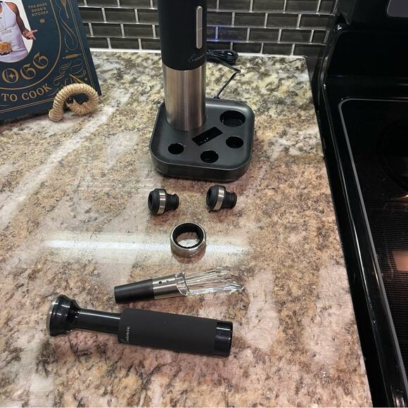 Rabbit 8-piece Electric Wine Set Corkscrew | Wine Opener - Picture 6 of 9
